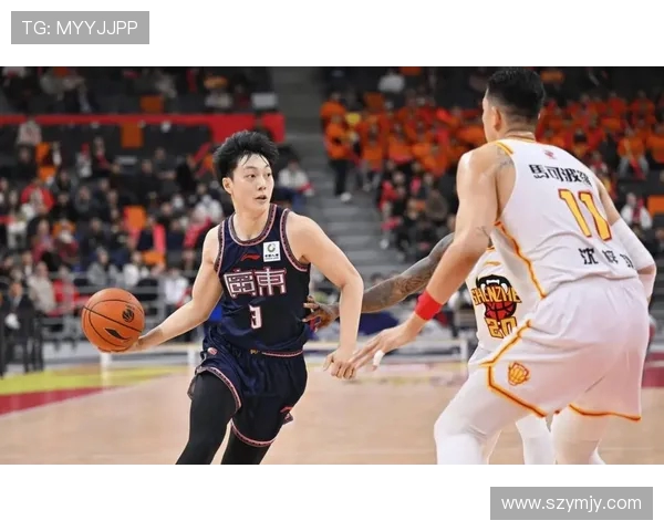 中国男篮客场挑战日本队全力争胜展现实力与团队精神